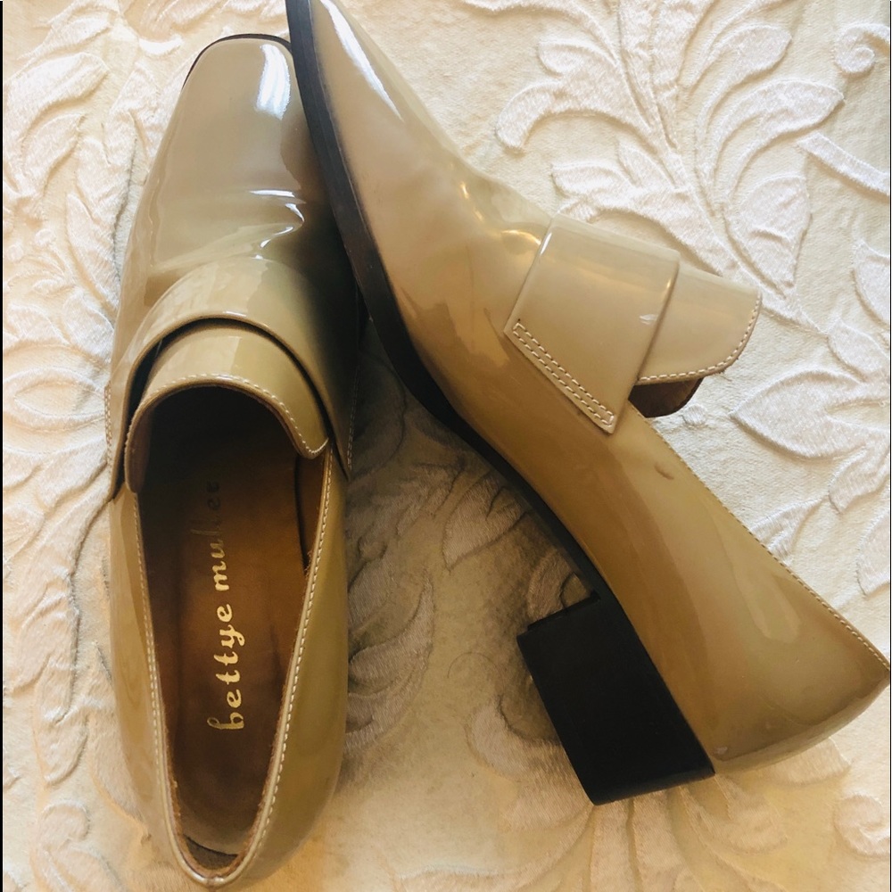 Bettye Mueller patent leather loafers